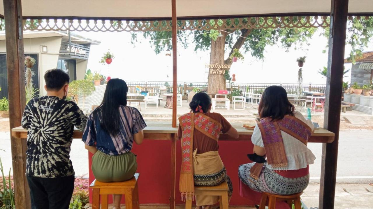 ไทยกันเอง ริมโขง Apartamento Chiang Khan Exterior foto